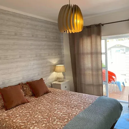 Baleal Surf & Wild Beach House Ferrel (Leiria)